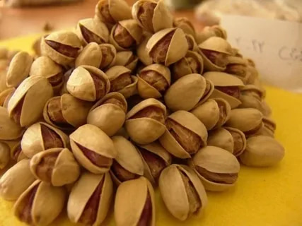 تصویر 1 از پسته احمد آقایی شور زعفرانی با طعم بی‌ نظیر